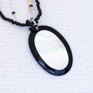 18 inch, Vintage Mother of Pearl Pendant Black Beads Necklace - V29